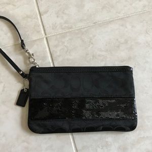 Coach Black Signature and Sequin Wristet❤️